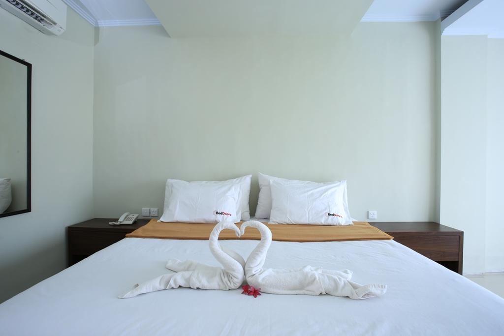 Reddoorz @ Padma Utara Hotel Legian  Exterior photo